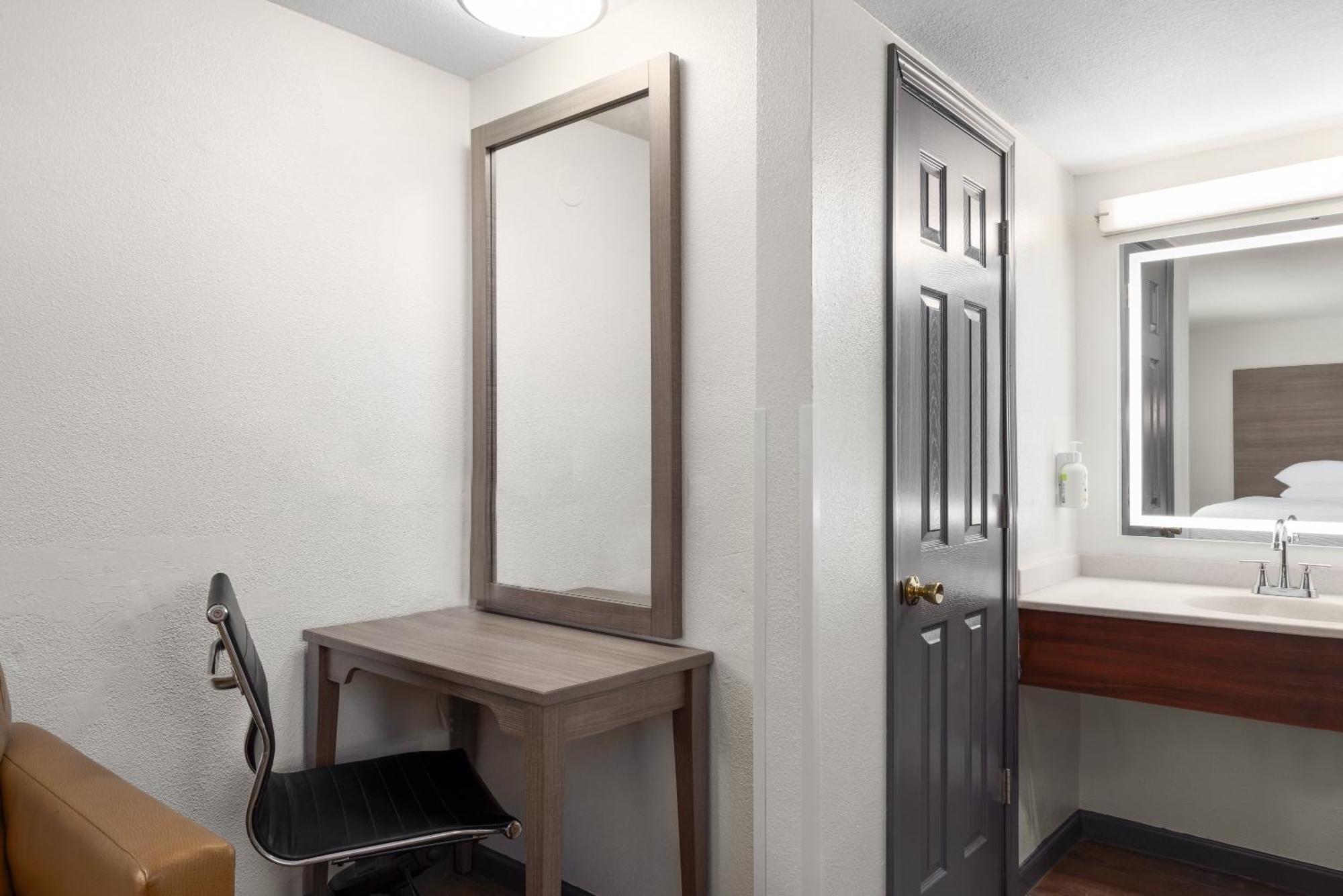 Ramada By Wyndham Medford Airport North Μοτέλ Εξωτερικό φωτογραφία