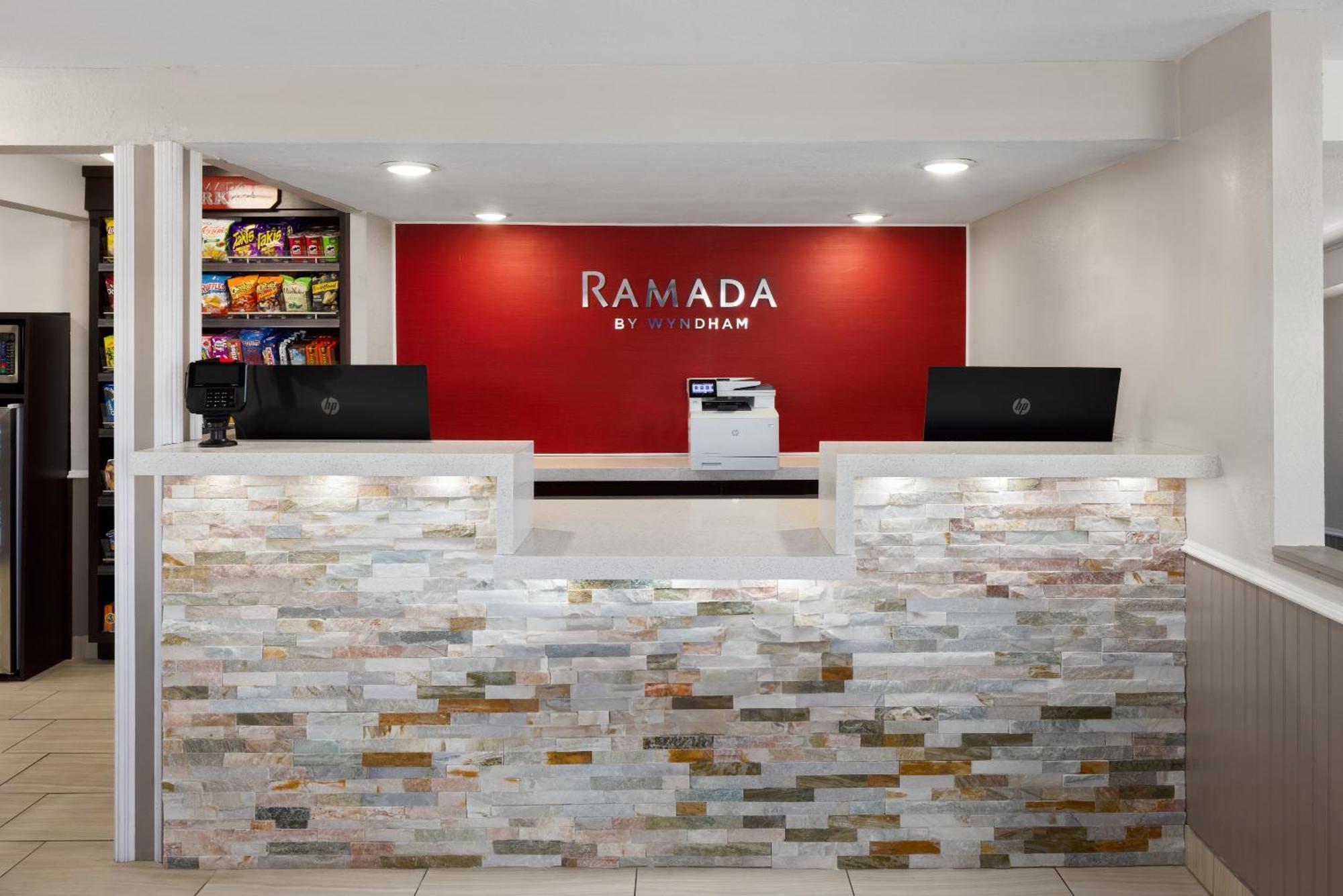 Ramada By Wyndham Medford Airport North Μοτέλ Εξωτερικό φωτογραφία