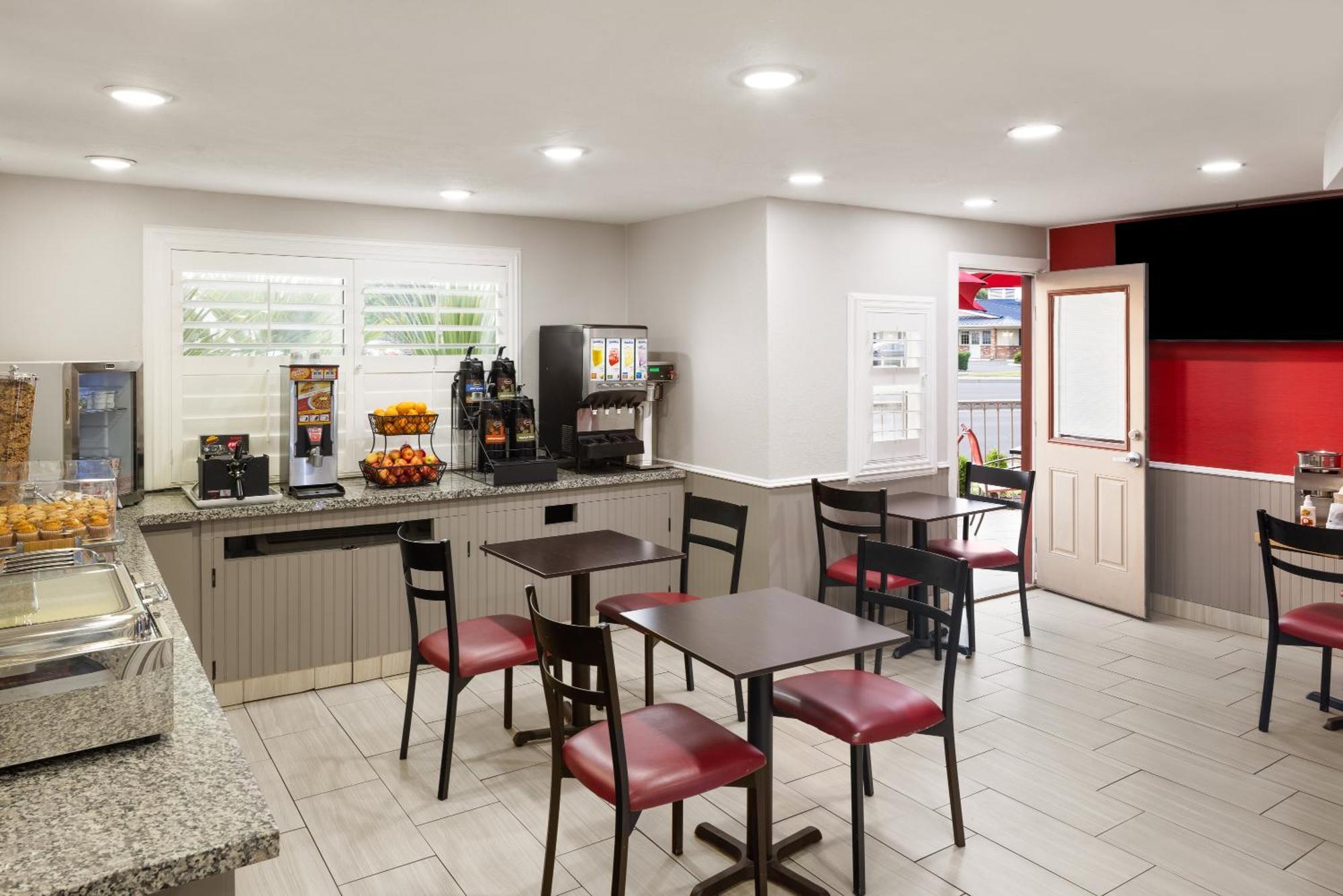 Ramada By Wyndham Medford Airport North Μοτέλ Εξωτερικό φωτογραφία