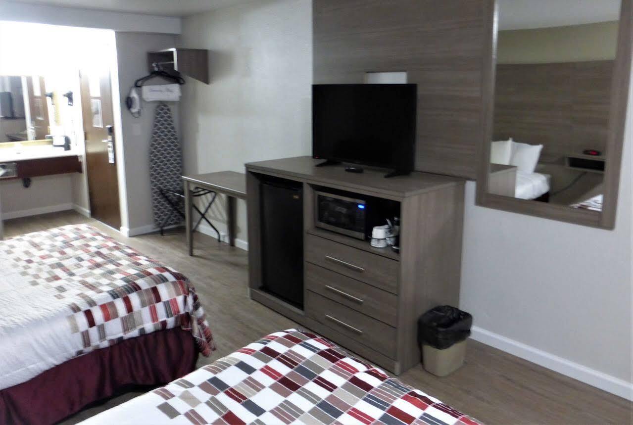 Ramada By Wyndham Medford Airport North Μοτέλ Εξωτερικό φωτογραφία