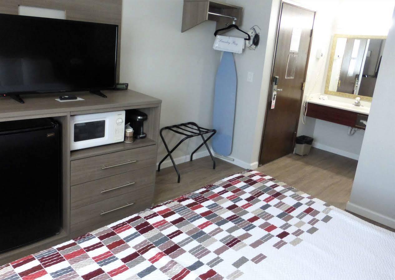 Ramada By Wyndham Medford Airport North Μοτέλ Εξωτερικό φωτογραφία
