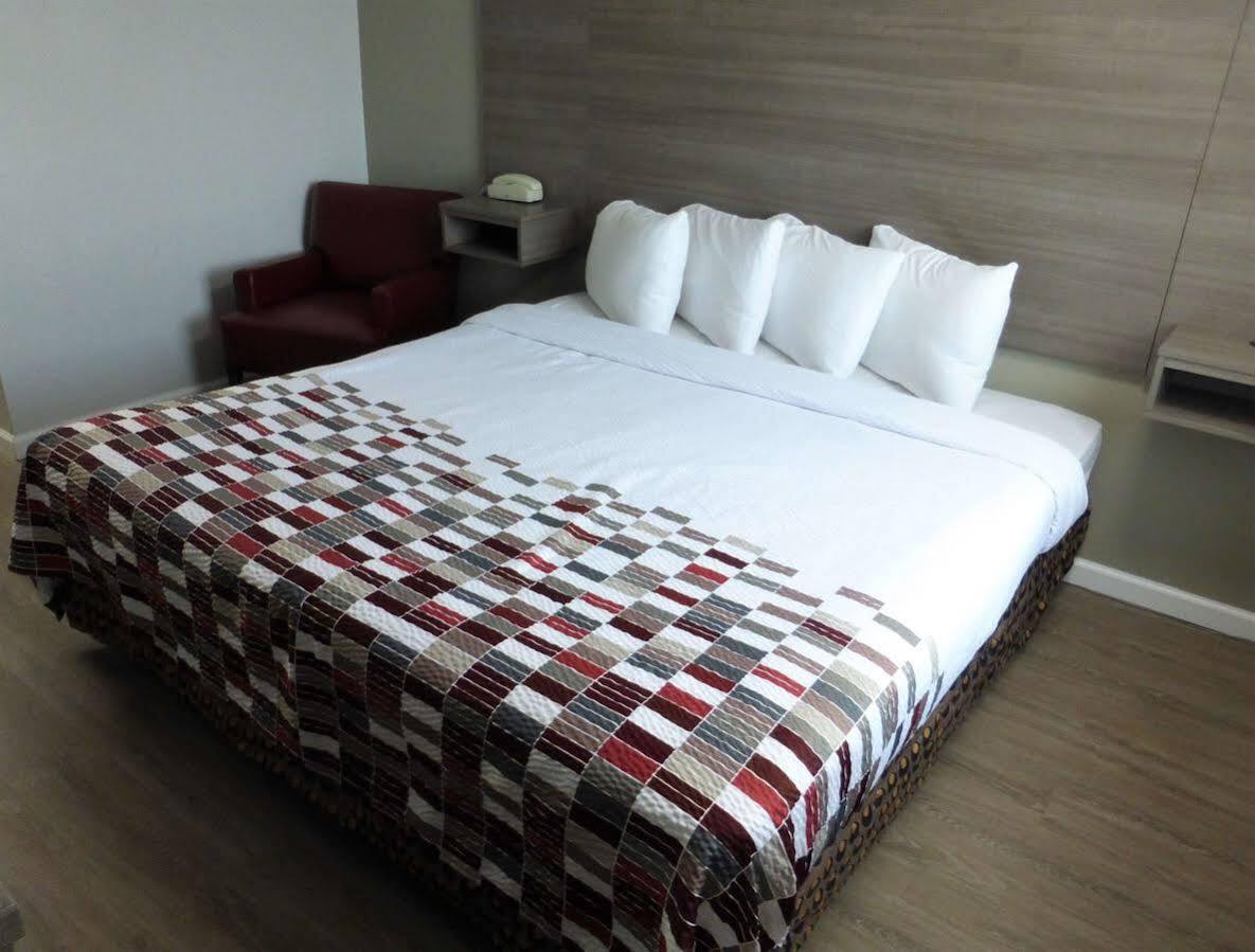 Ramada By Wyndham Medford Airport North Μοτέλ Εξωτερικό φωτογραφία